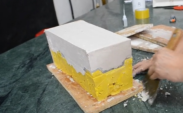 模具硅橡膠成型后怎樣制作外模？